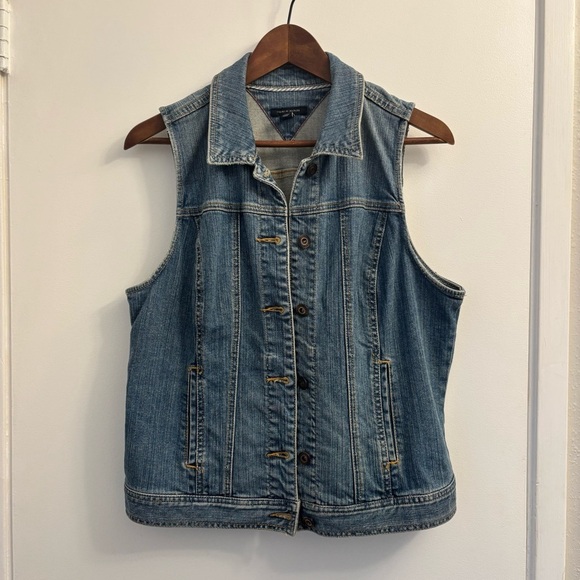 Tommy Hilfiger Distressed 90's Denim Vest Women's Size Medium 2 pocket Button - Picture 1 of 9